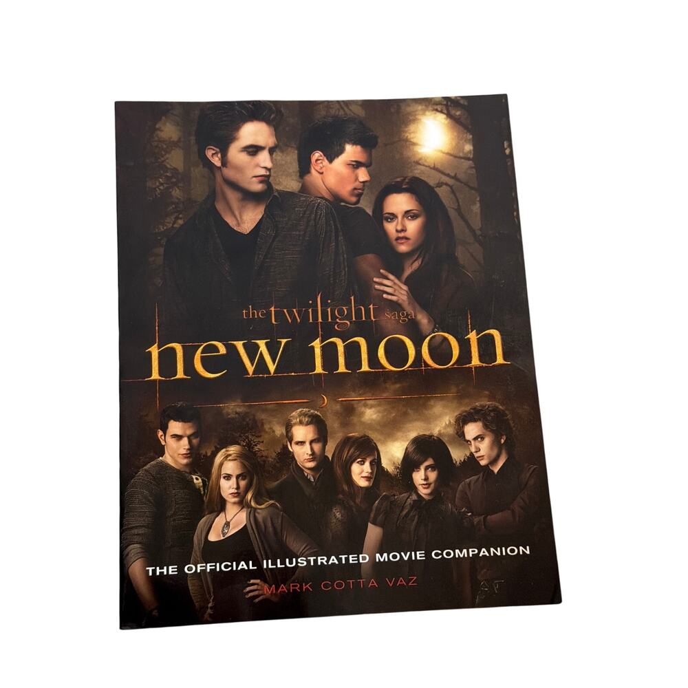 Twilight New Moon Official Illustrated Movie Companion Book 2009